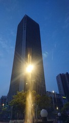 994910