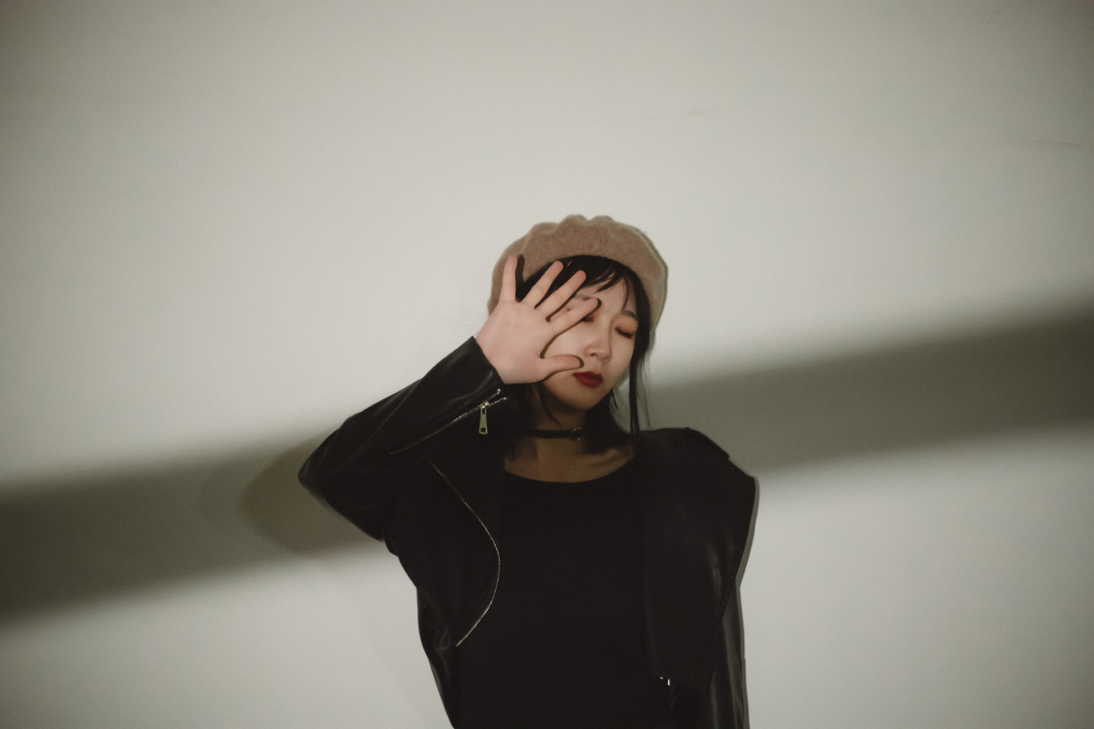 第一次人像摄影约了一个漂亮酷酷的女同学请大佬们指教