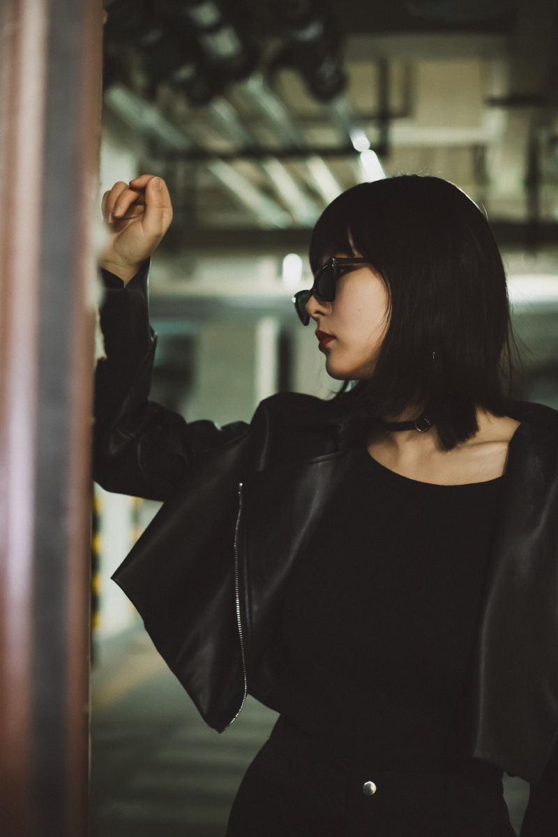 第一次人像摄影约了一个漂亮酷酷的女同学请大佬们指教