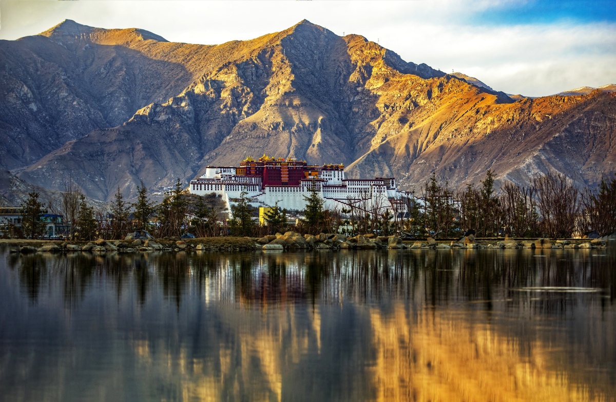 布达拉宫拉萨 #美丽西藏##光影魅力##路在脚下##那些年旅途中的风光与