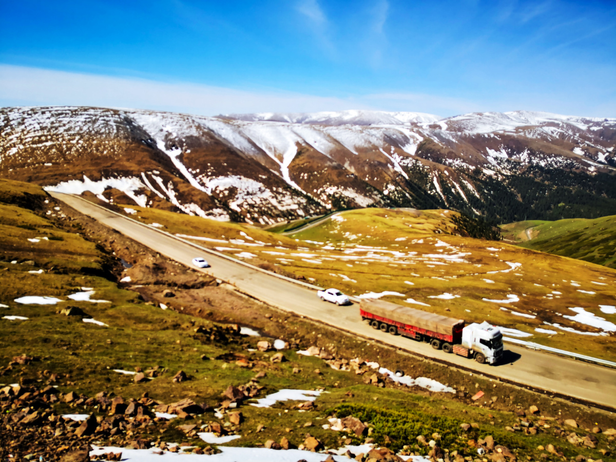 天山公路艾肯达坂g218巴音郭楞蒙古自治州