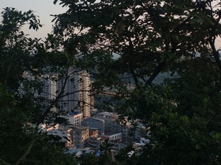 794317