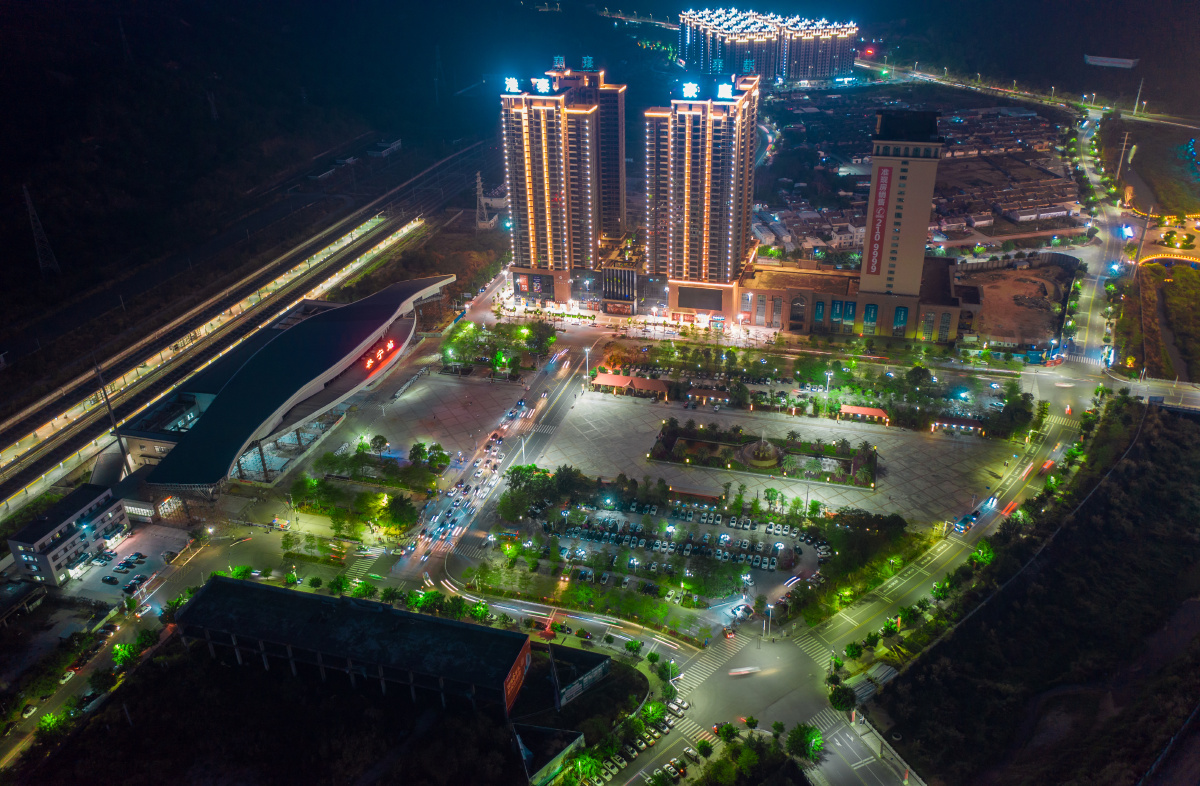 普宁高铁站夜景 - 航拍小张258 - 图虫
