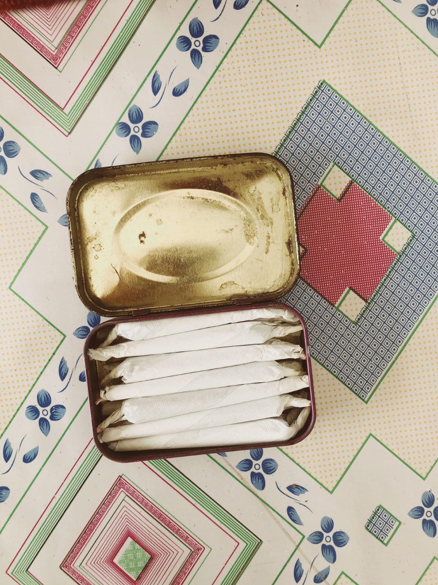 爷爷的烟盒,闲下来卷一盒烟