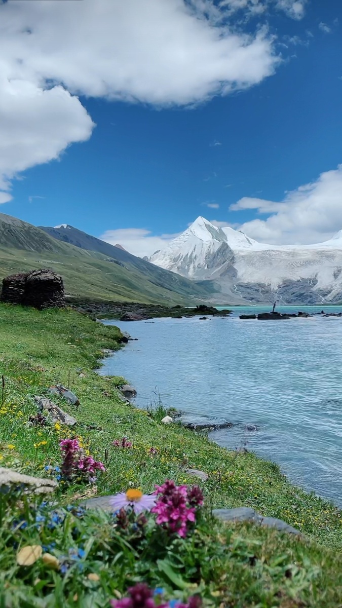西藏萨普神山美景