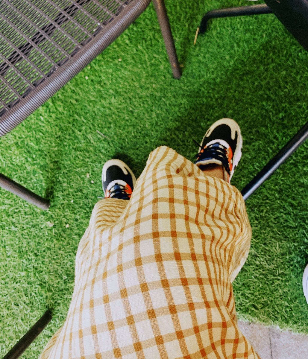 坐着小憩难得闲暇