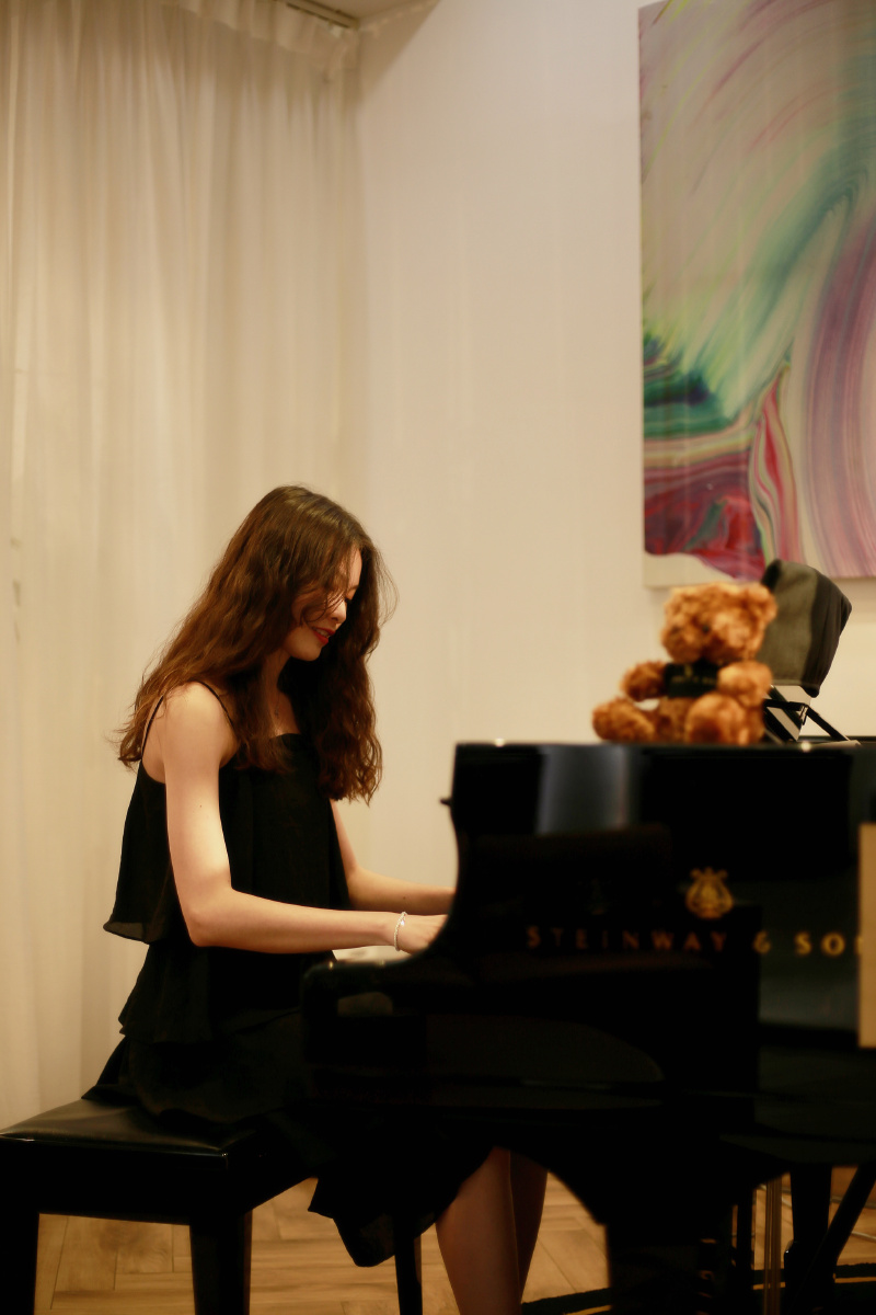 拍到一个弹钢琴的小姐姐91919197 - 神一样的男人gwj - 图虫