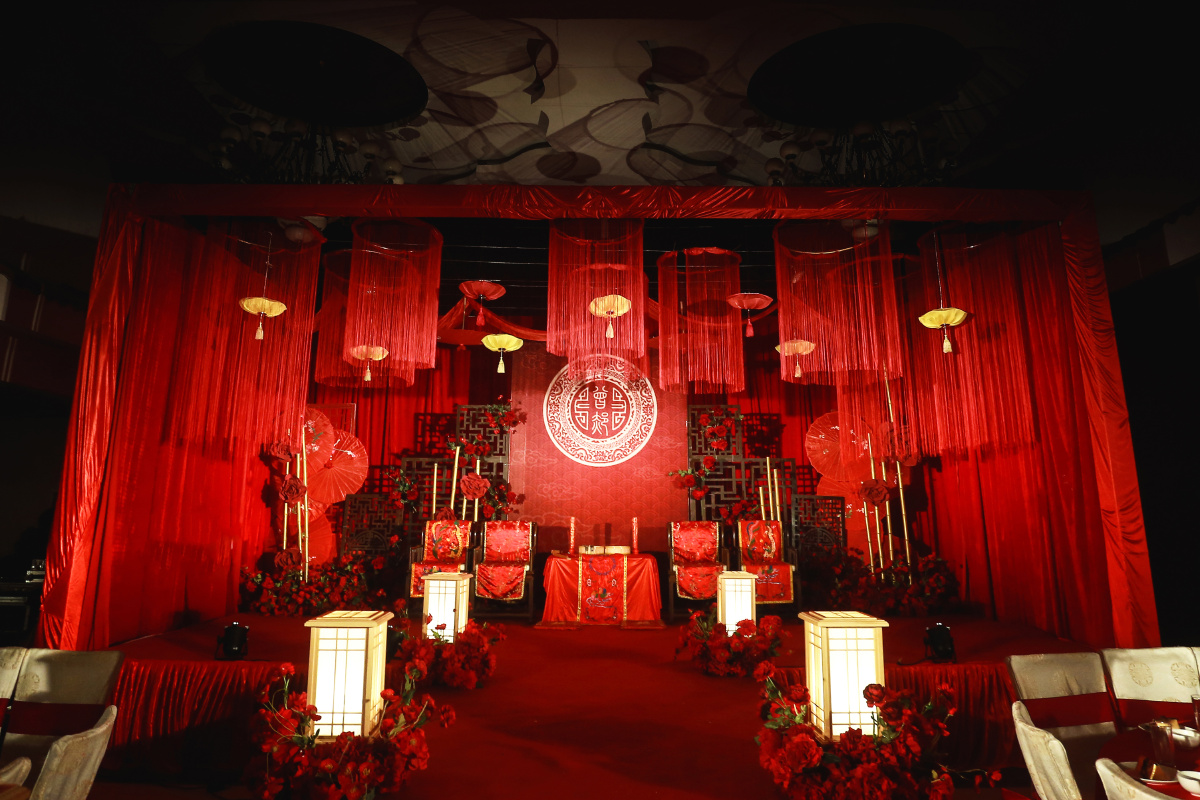 红色系婚礼现场布景设计分享