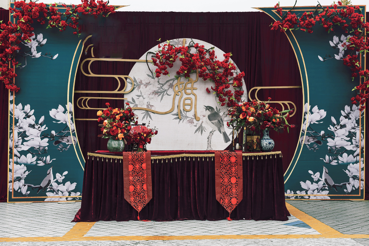红色中式婚礼现场布景设计