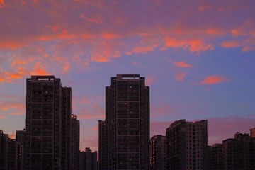 280630