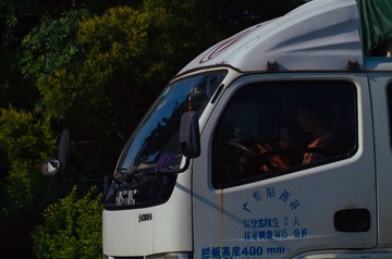 740951