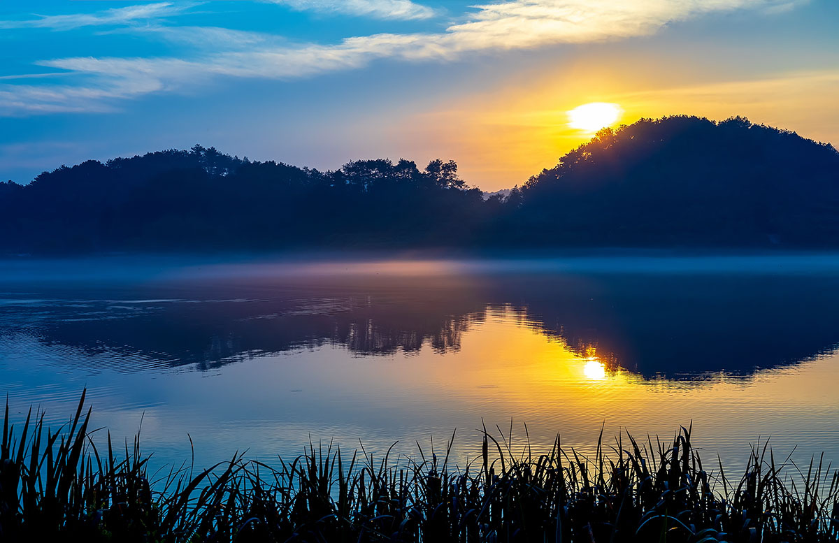 晨曦下的湖光山色 - apprentice小波 - 图虫