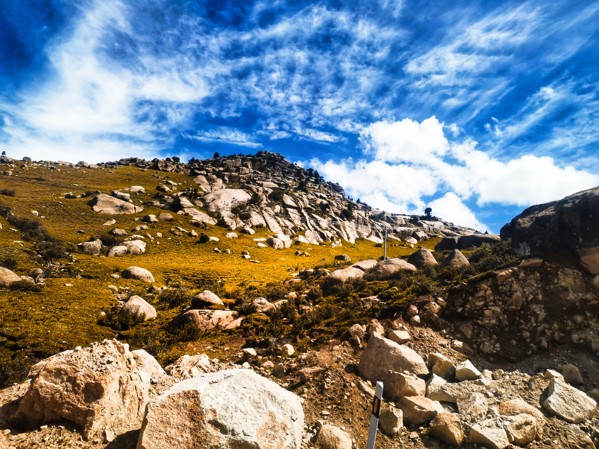 海子山位于理塘和稻城之间是青藏高原最大的古冰体遗迹以稻城古冰帽