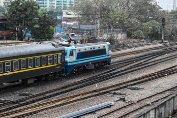 900253