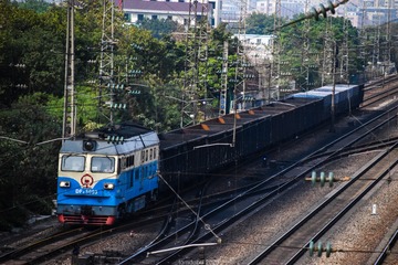 900257