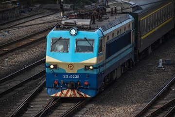 900249