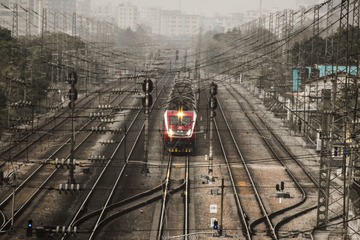 900245
