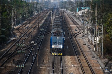 900252