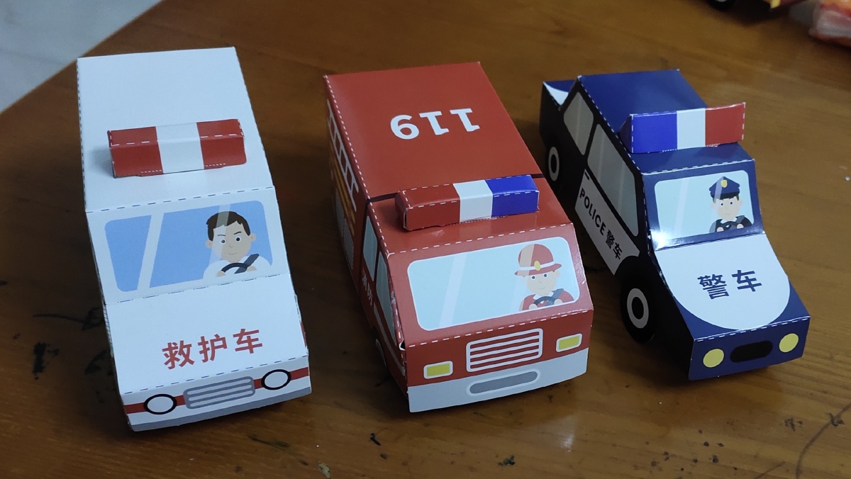 没有什么能比跟孩子一起完成手工的折纸开心不管再忙也要抽出时间陪