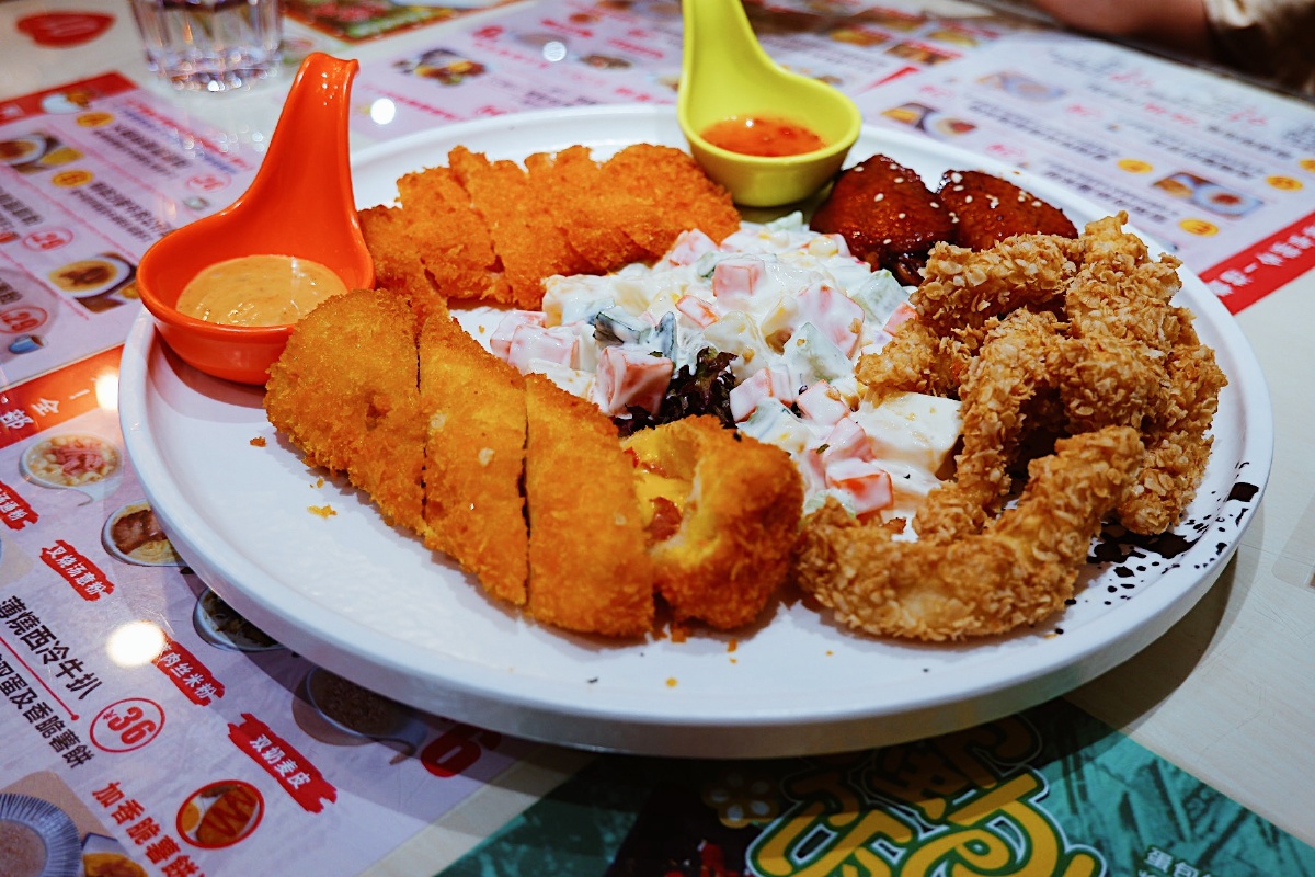 港式茶餐厅小吃拼盘