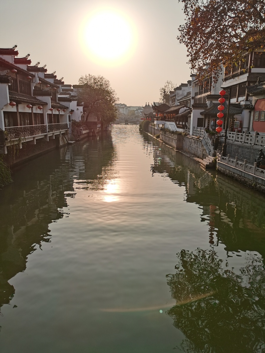 朱雀桥边野草花乌衣巷口夕阳斜南京乌衣巷朱雀桥