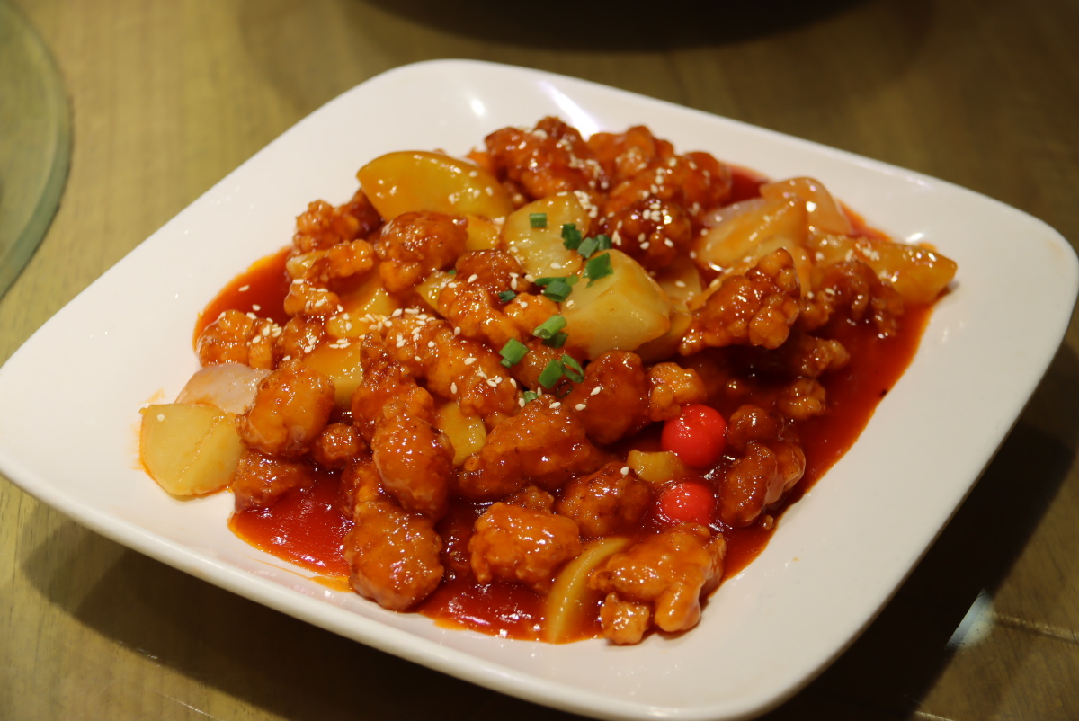 香菠咕噜肉味美鲜香