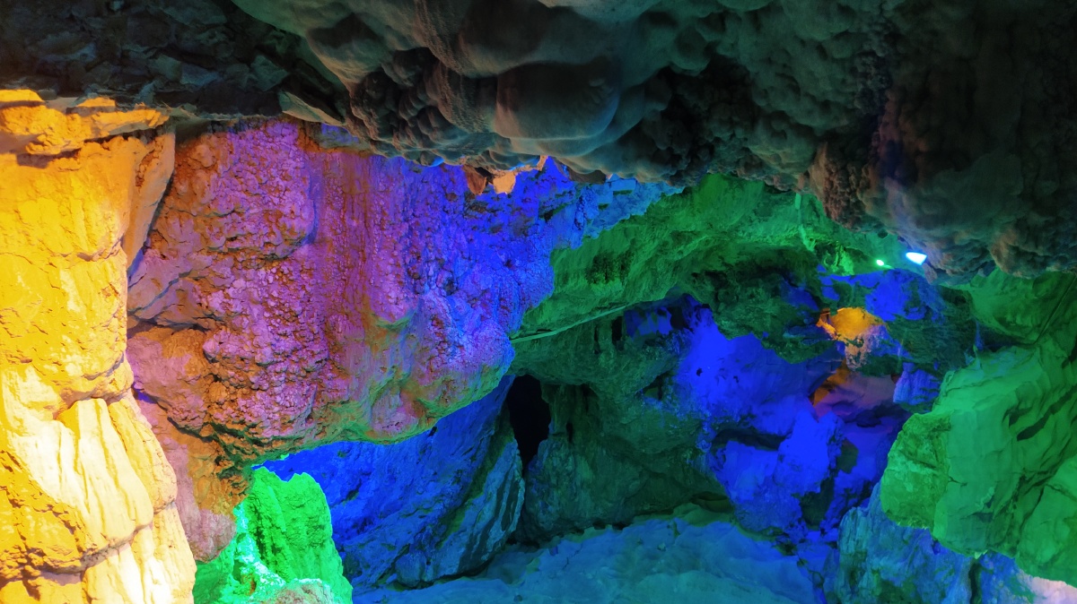 七星岩主体由阆风岩