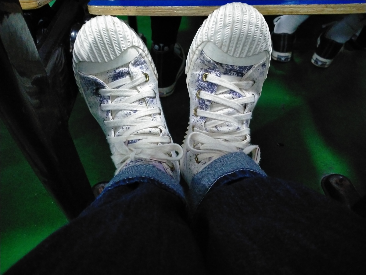 真实拍摄上课时我的脚姿