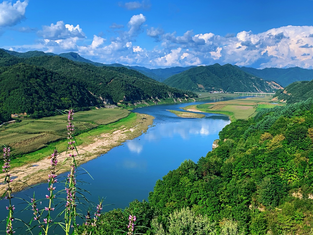 辽宁省丹东市绿江村这里风光秀丽景色宜人既有北方山水的雄伟壮丽又有