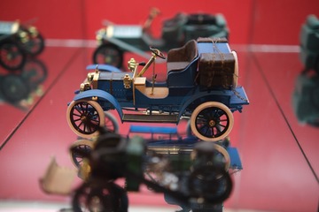 892149