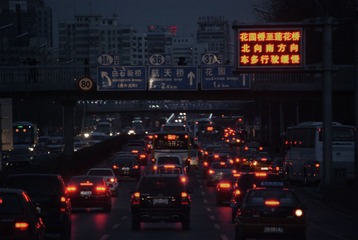 花园桥至莲花桥北向南方向车多行驶缓慢