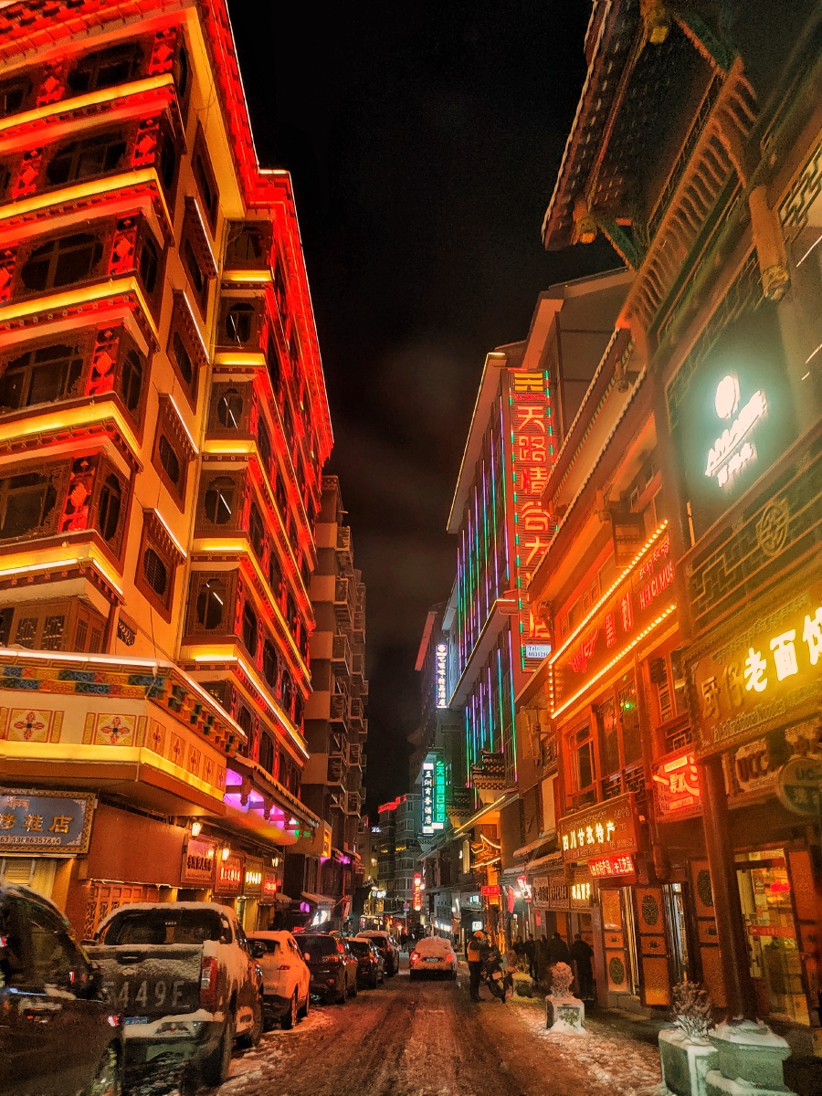 康定城的夜景不错