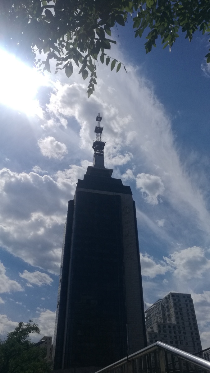 光影之下中土大厦