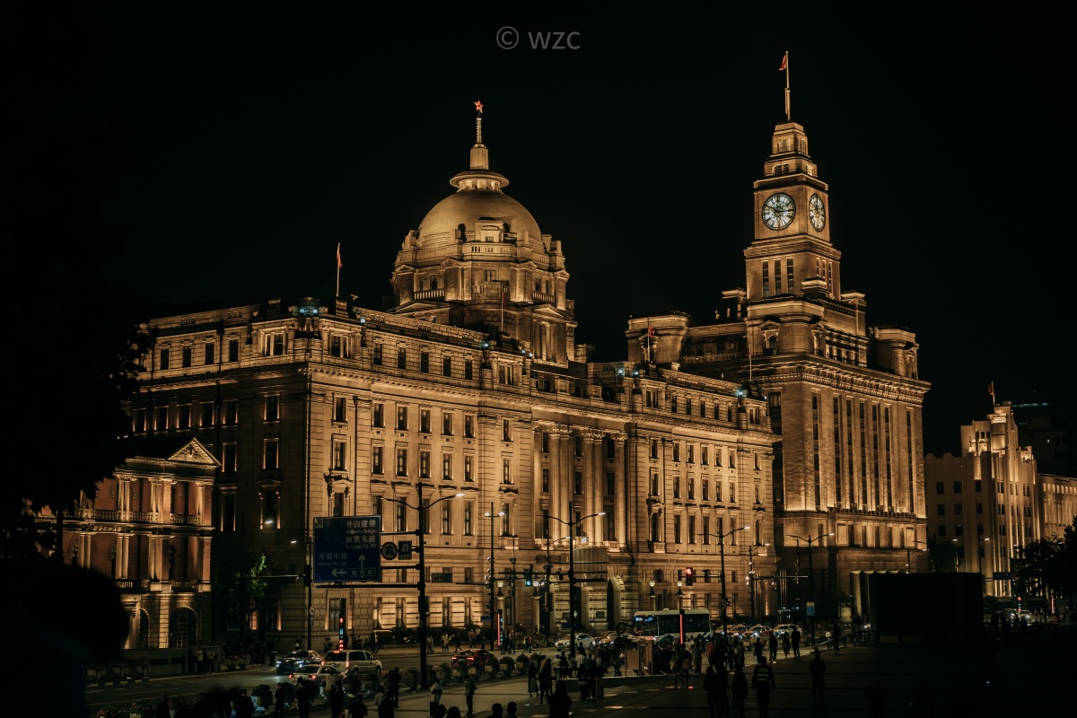 外滩夜上海新旧上海隔江相望