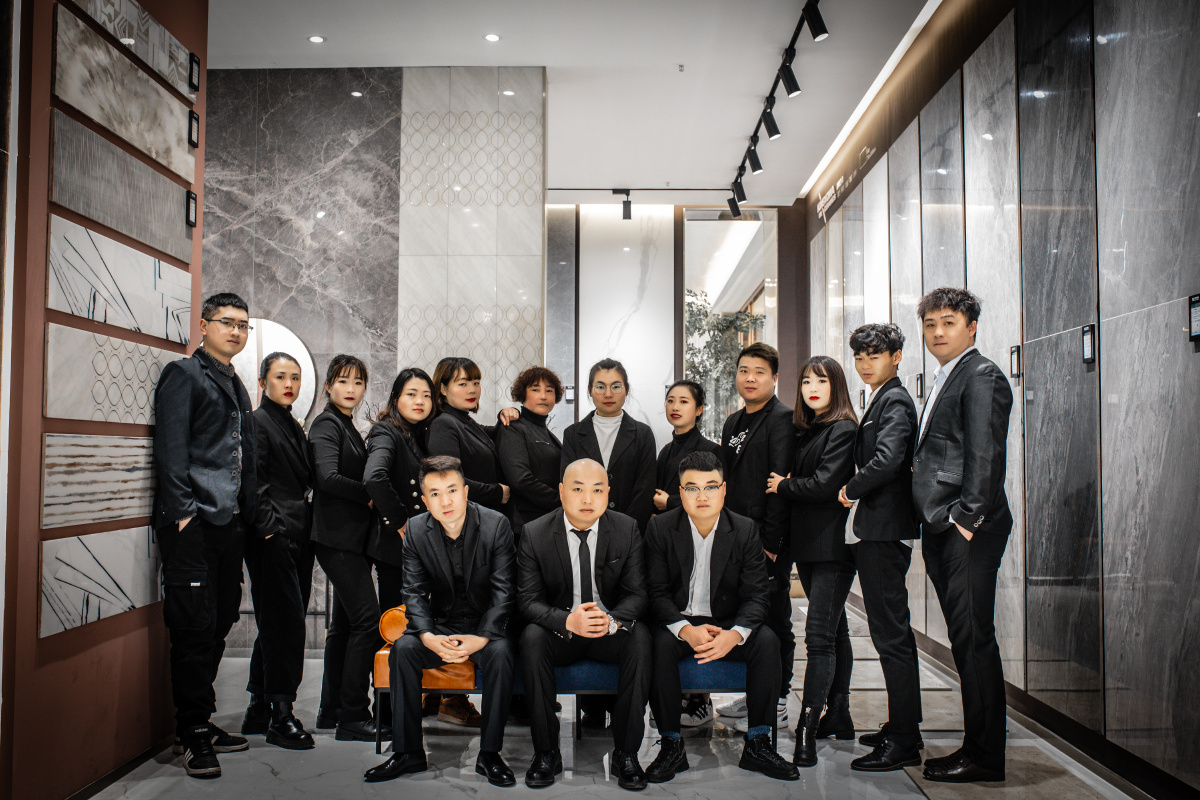 人像合照注意事项,因注意每个人物的眼睛有没有睁开,站位挡着别人没有