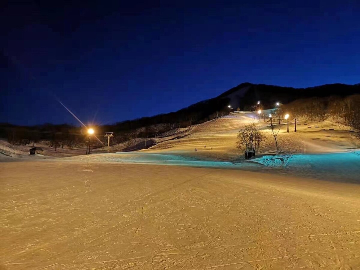夜晚的滑雪场