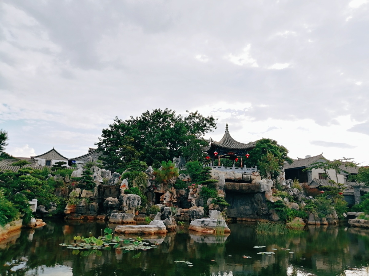 朱家花园的水上戏台