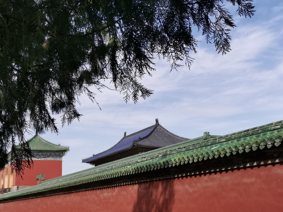 红墙绿瓦2时间推动着历史滚滚的车轮不断向前昔日的红墙绿瓦的神秘