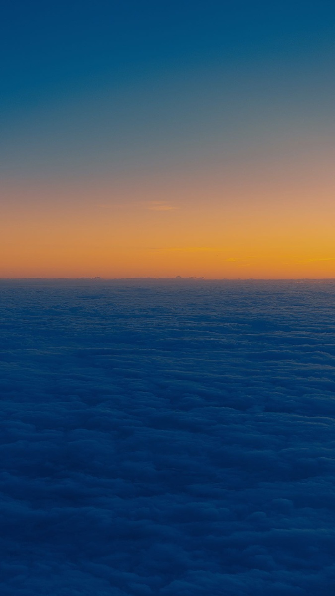 蓝色是天空和大海的颜色