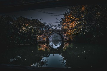 495137