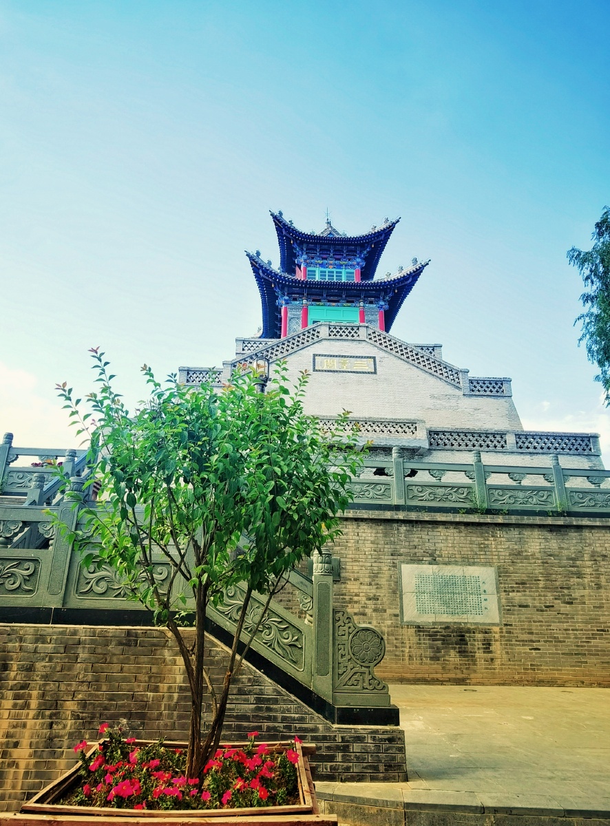 兰州兰山三台阁下午太阳西下兰州兰山三台阁