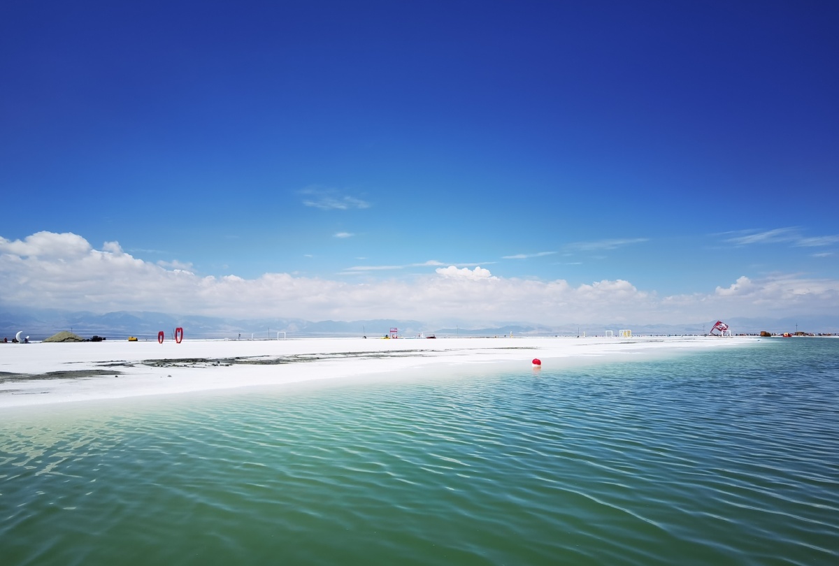 今天的茶卡盐湖青海旅游地茶卡盐湖风景