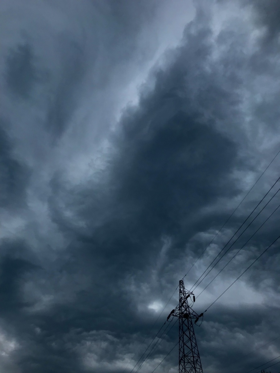 乌云翻滚手机摄影