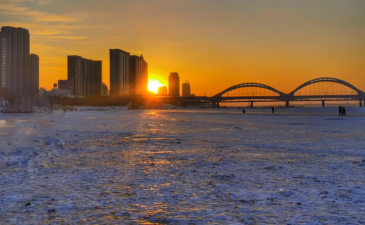 美丽的松花江夕阳手机摄影