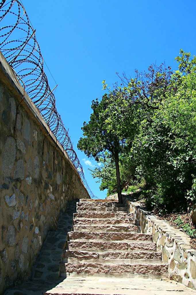 上山台阶路一摄于北京市香山公园香炉峰的上下必经路