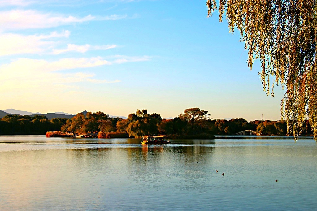 福海一摄于北京市圆明遗址公园