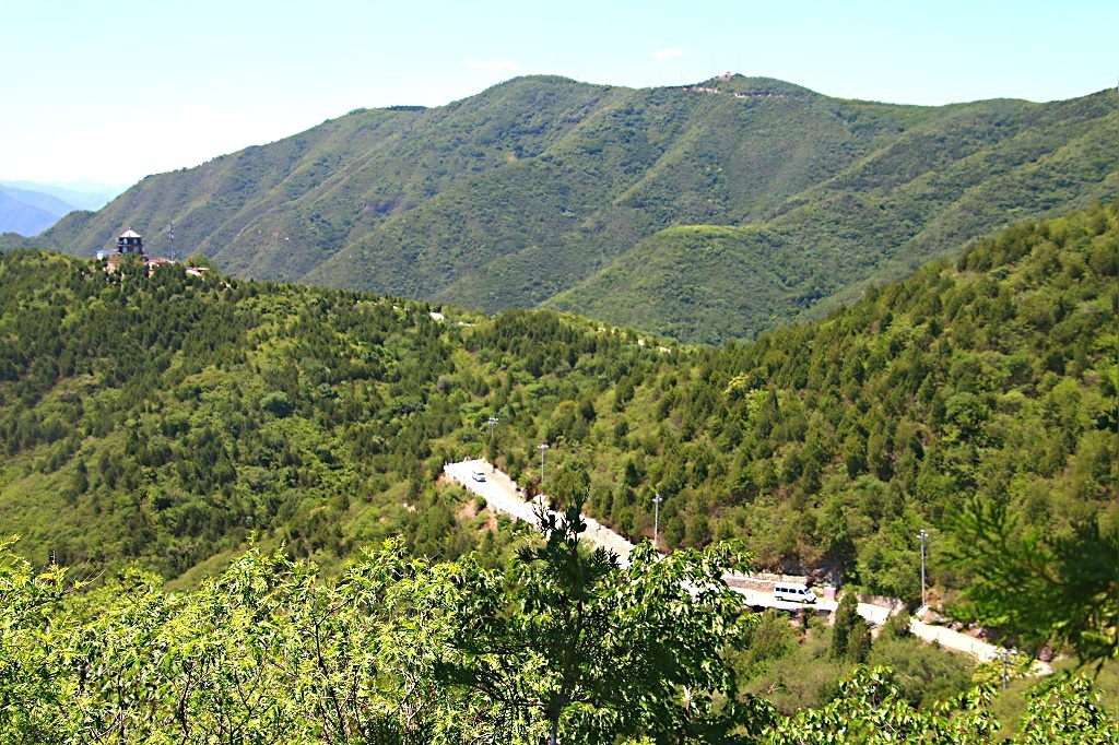 山下一在北京市香山公园香炉峰俯拍