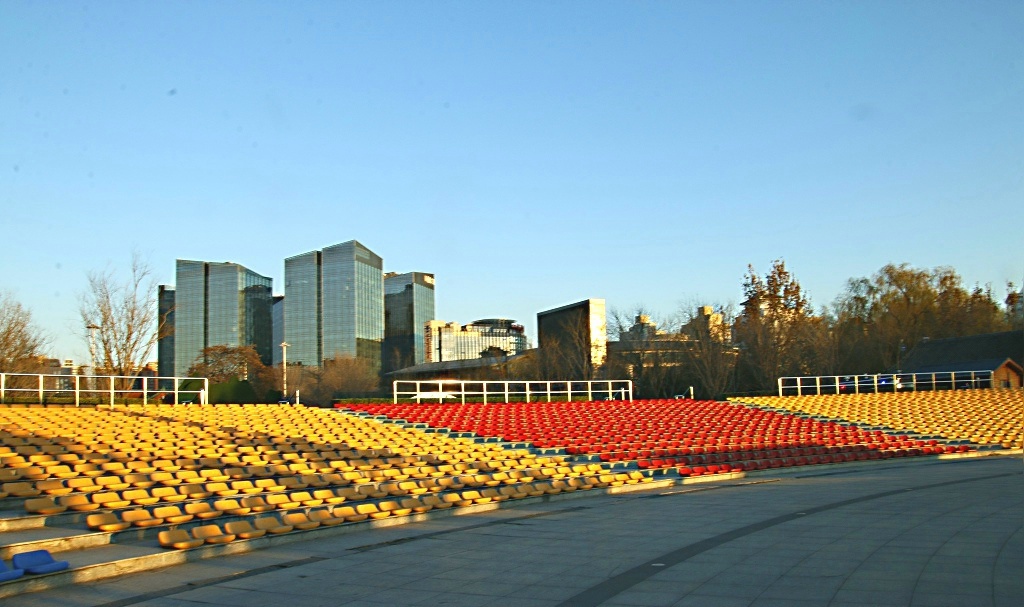 夕照露天剧场一摄于北京市莲花池公园