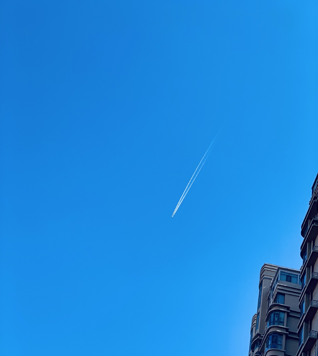 蓝天飞机飞过天空