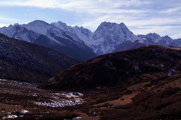白茫雪山
